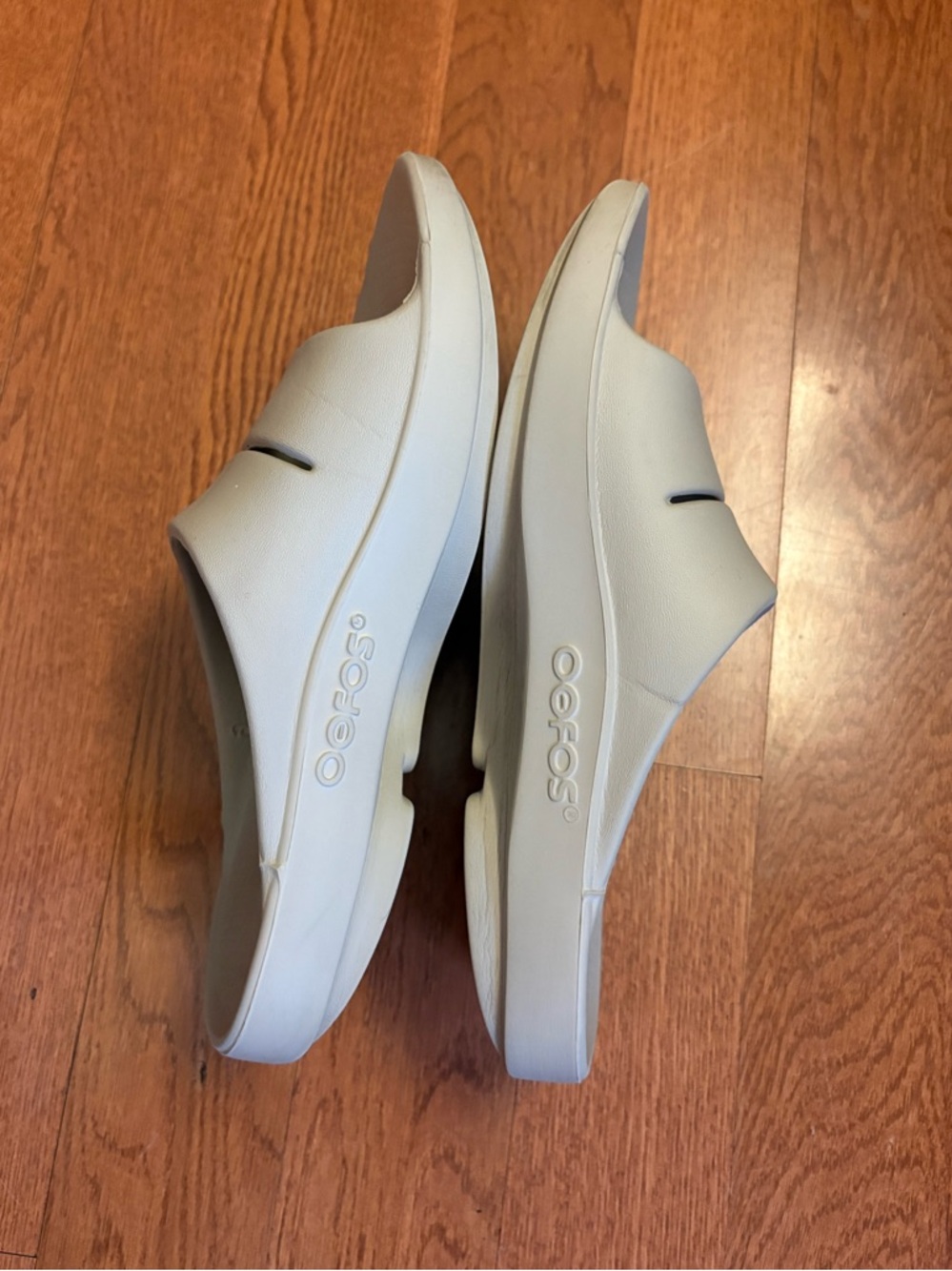 OOFOS Ooahh Light Gray Recovery Slide Sandals. Size Women’s 9, Men’s size 7 - Picture 3 of 8